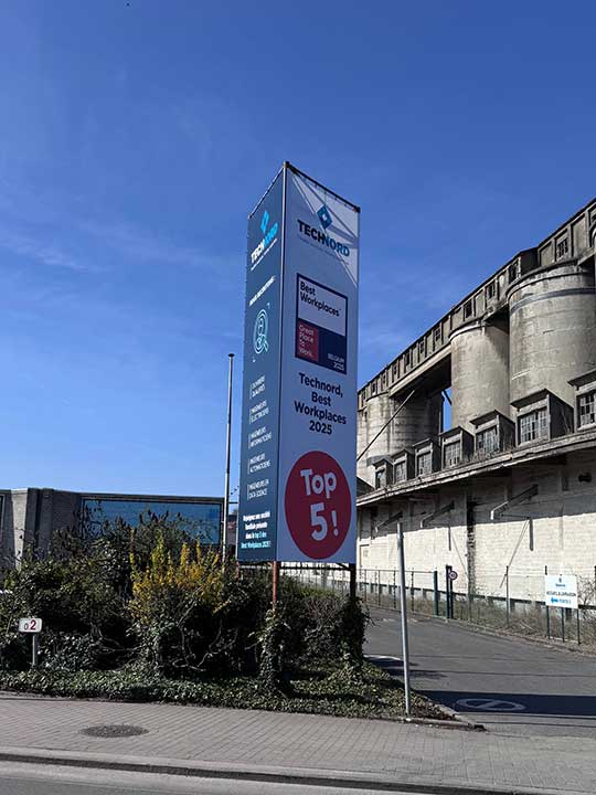 Bâche publicitaire tendue sur cadres Lille