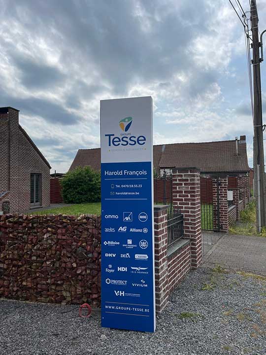 Fabrication et installation de signal&eacute;tique et totems &agrave; Lille